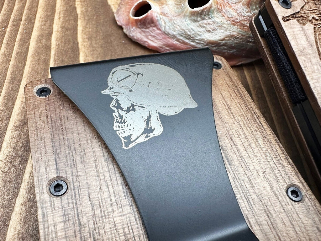Minimalist Engraved Cardholder Money Clip Wallet with a Modern Design - Stay Organized in Style